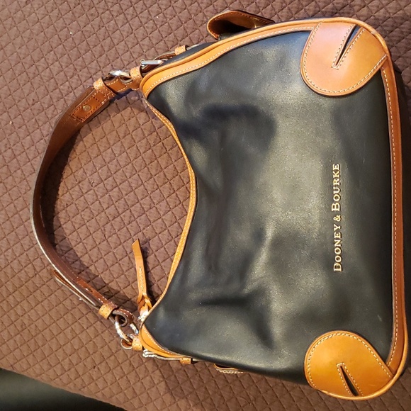Dooney & Bourke black hobo shoulder bag.. EXCELLENT! - Picture 2 of 11